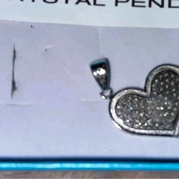 Crystals set in 925 Sterling Silver Heart pendant - Picture 6 of 6